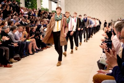 <strong>RUNWAY MADE TO ORDER</strong> SHOP THE SPRING/SUMMER 2014 COLLECTION UNTIL 25 JUNE